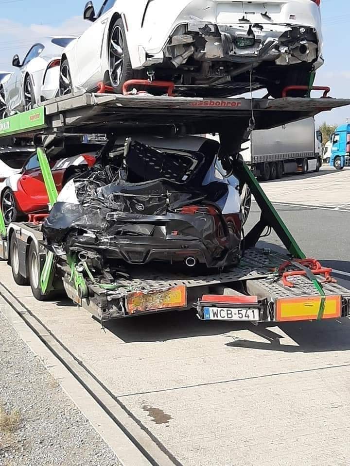 Magyar tréleren törtek össze a korai Toyota Suprák 3