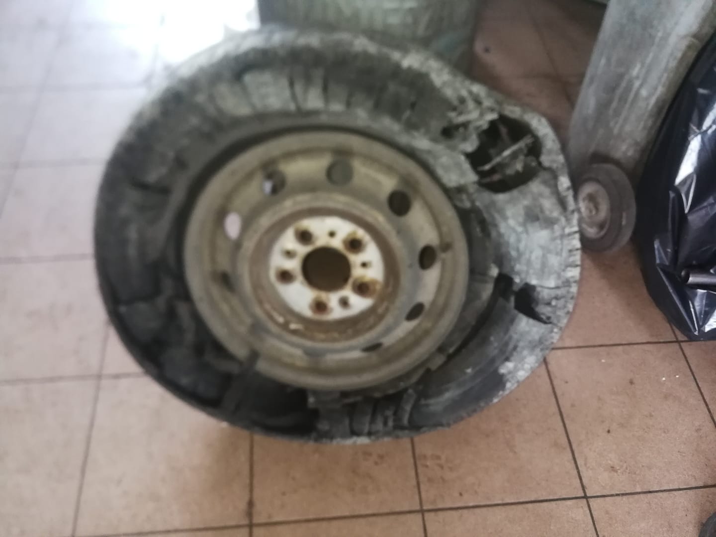 12 friss fotó a műhelyek sírva röhögős poklából 3