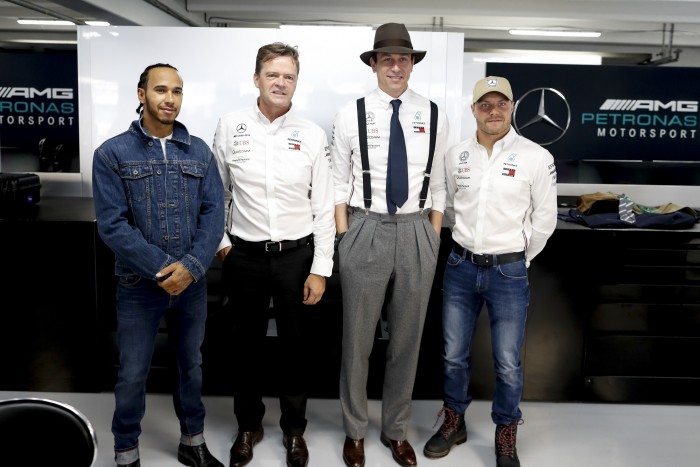 Mercedes: Ennél rosszabb nem is lehetett volna 1 | Vezess Mercedes: Ennél rosszabb nem is lehetett volna 1