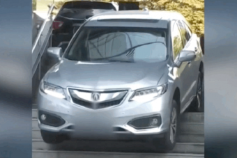 A lépcső és az autó nem jó barátok - videó