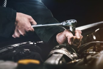 Tilos az amerikaiaknak otthon bütykölgetni az autóikat