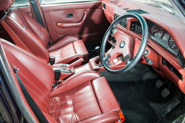 Brit újságírók nyúzták ezt az M5-ös BMW-t 6