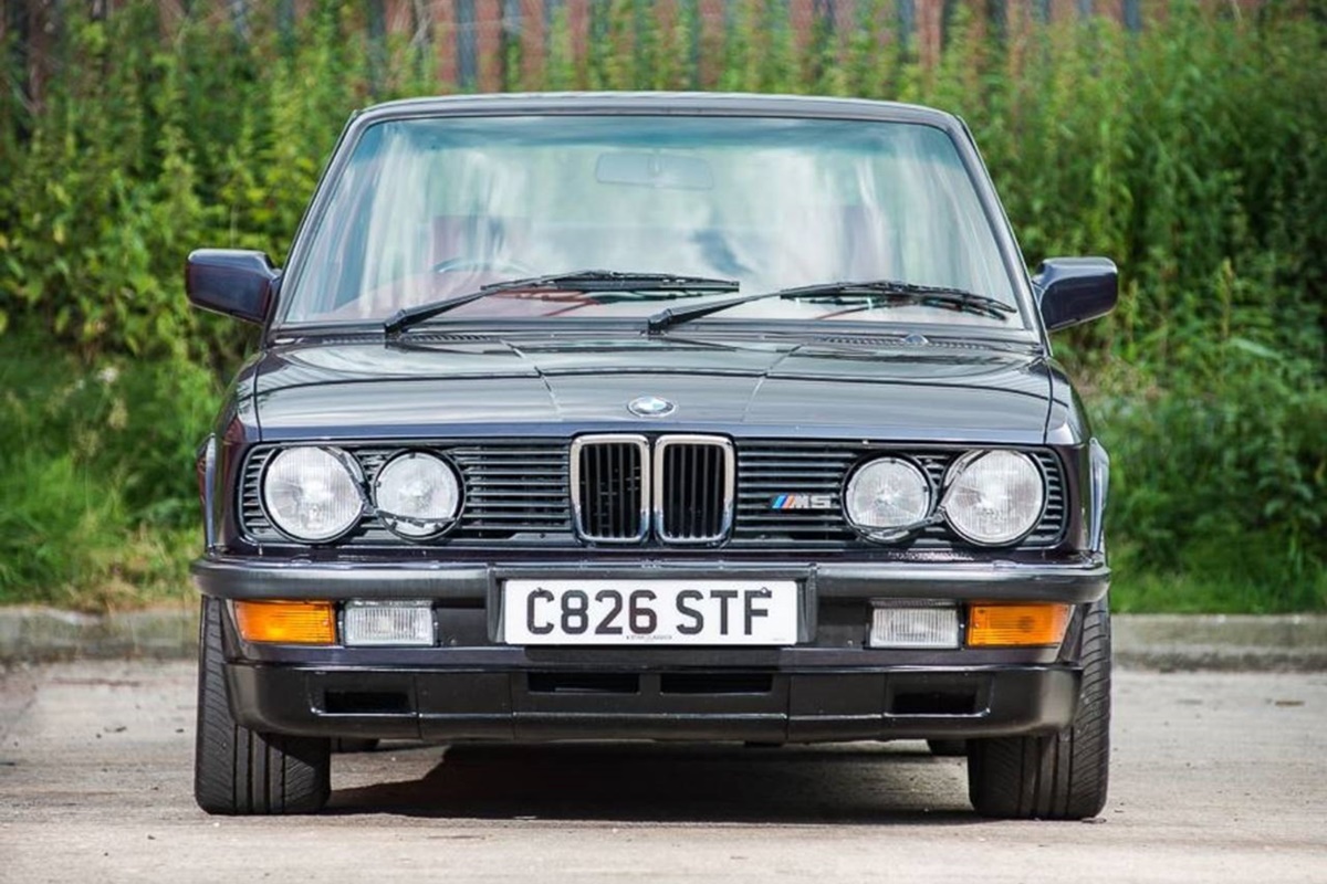 Brit újságírók nyúzták ezt az M5-ös BMW-t 6