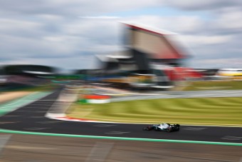 F1: A Merci az élen Angliában