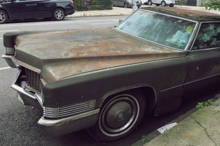 25 év után vontatták el a New York-i Cadillacet