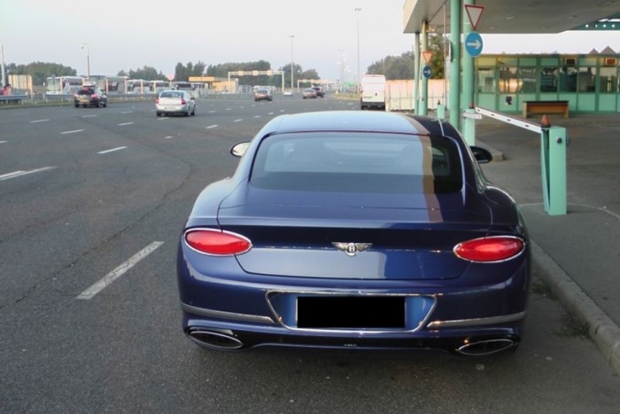 Lopott Bentley-t fogtak a magyar rendőrök 1 | Vezess Lopott Bentley-t fogtak a magyar rendőrök 1