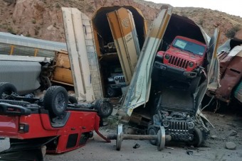 Vonatkatasztrófa miatt törtek a vadiúj autók