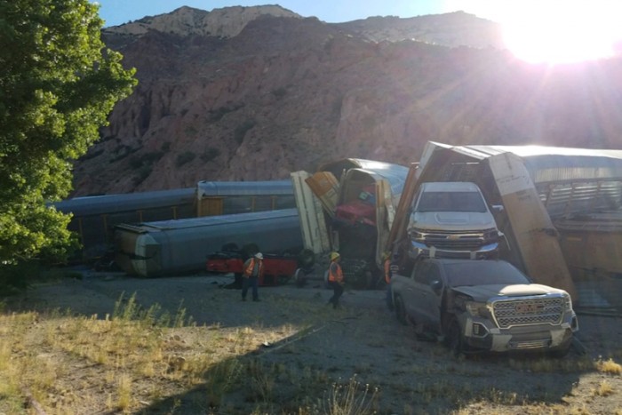 Vonatkatasztrófa miatt törtek a vadiúj autók 6 | Vezess Vonatkatasztrófa miatt törtek a vadiúj autók 6