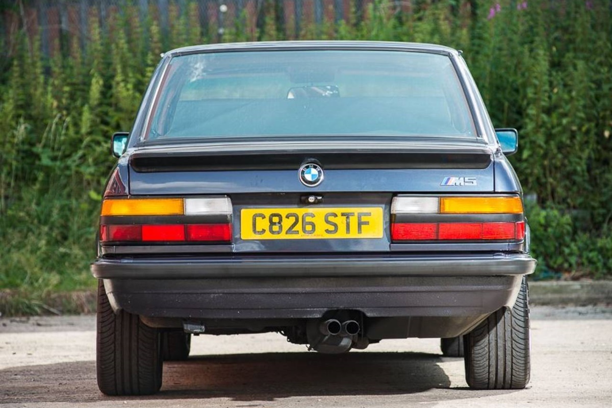 Brit újságírók nyúzták ezt az M5-ös BMW-t 9