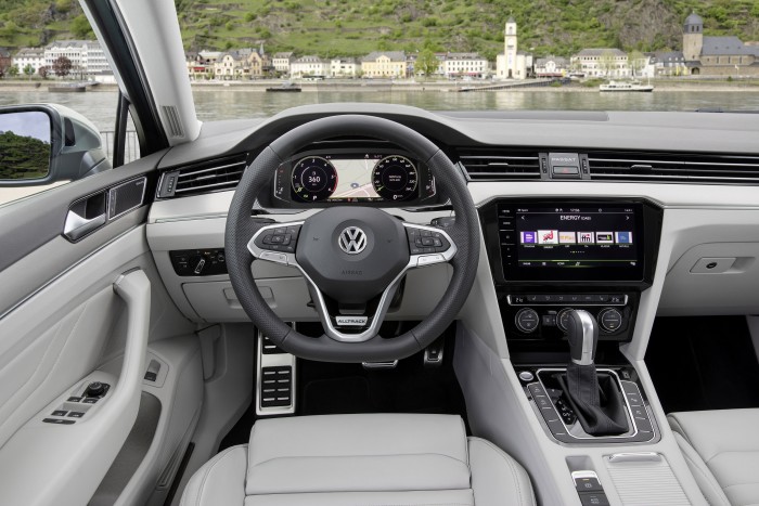 Magától gyorsít, lassít, kanyarodik a legújabb VW Passat 7 Magától gyorsít, lassít, kanyarodik a legújabb VW Passat 7