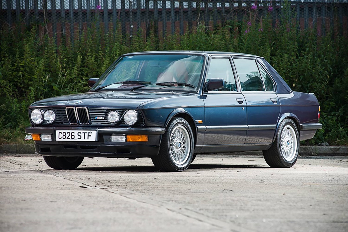 Brit újságírók nyúzták ezt az M5-ös BMW-t 10