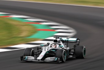 F1: Az év legizgalmasabb versenyét nyerte Hamilton