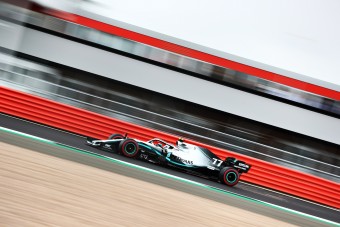 F1: Nagy gyomros Hamiltonnak, Bottasé a pole Silverstone-ban