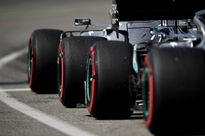 F1: 4500 gumit visz a Pirelli Abu-Dzabiba