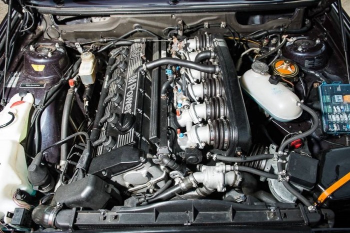 Brit újságírók nyúzták ezt az M5-ös BMW-t 7