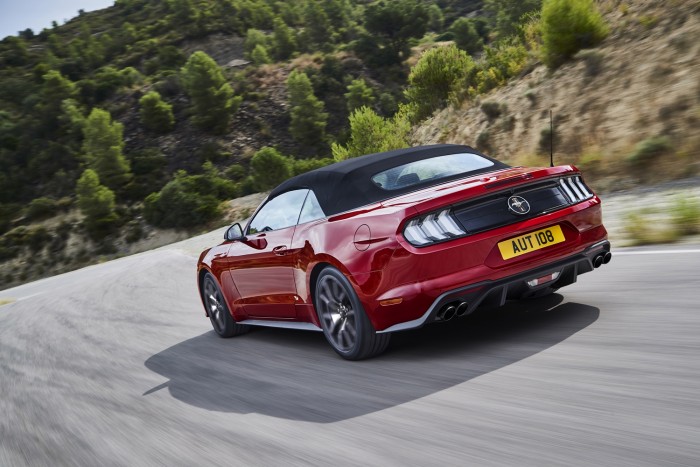 Színekkel, internettel és ünnepi modellel frissül a Mustang 5 | Vezess Színekkel, internettel és ünnepi modellel frissül a Mustang 5