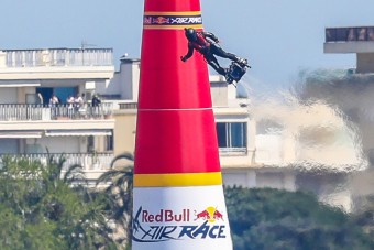 Átrepülné a La Manche-csatornát a francia szuperhős