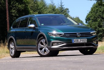 Magától gyorsít, lassít, kanyarodik a legújabb VW Passat