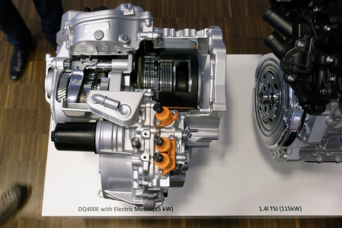 Magától gyorsít, lassít, kanyarodik a legújabb VW Passat 4 Magától gyorsít, lassít, kanyarodik a legújabb VW Passat 4