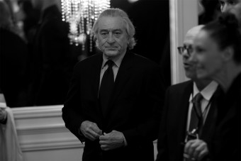 Hatalmas fába vágja a fejszéjét Robert De Niro