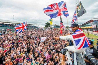 Hamilton: Csak a testemen keresztül!