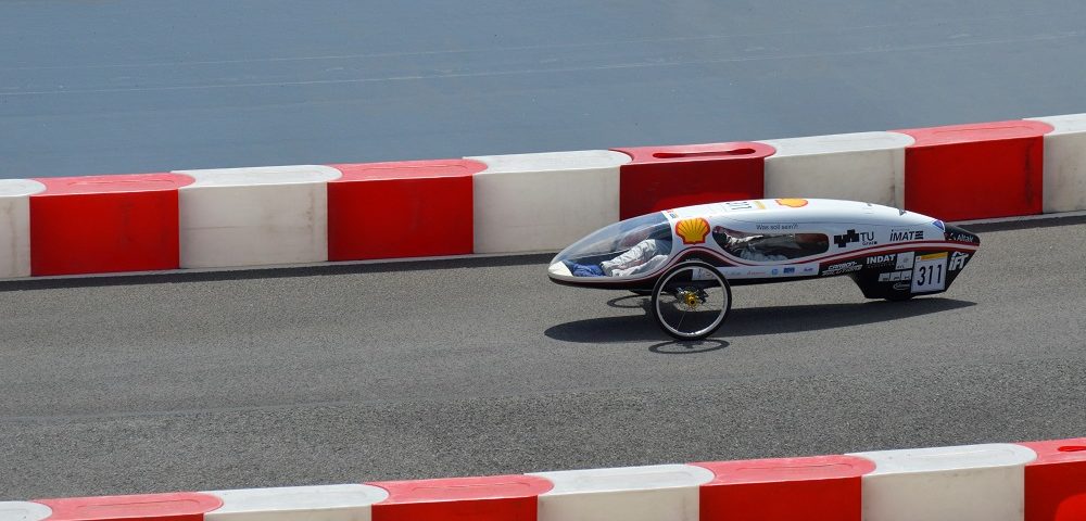 Kipróbáltuk a világ egyik leglaposabb autóját