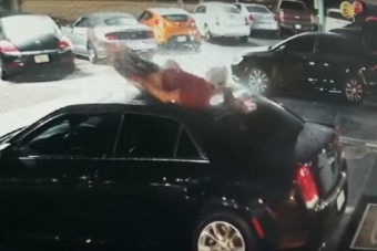 Megmagyarázhatatlan esemény egy autókereskedésben