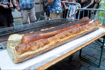 Guinness-rekordra tör ez a monstre hot dog