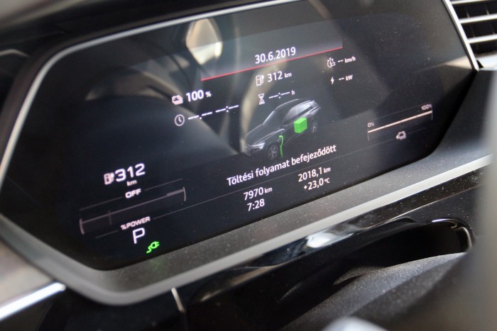 Válaszcsapás a Teslának – Teszten az Audi E-tron 55 quattro 99 Válaszcsapás a Teslának – Teszten az Audi E-tron 55 quattro 99