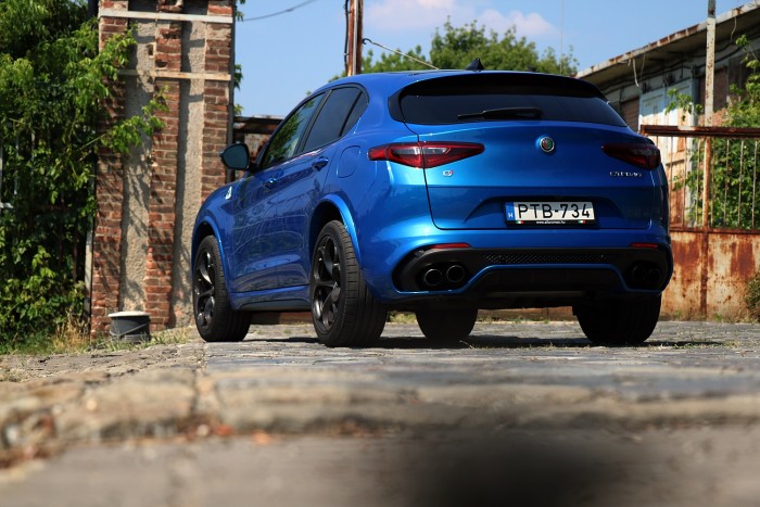 Sportautókat megszégyenítő SUV – Stelvio Quadrifoglio 53 Sportautókat megszégyenítő SUV – Stelvio Quadrifoglio 53