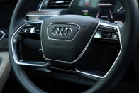 Válaszcsapás a Teslának – Teszten az Audi E-tron 55 quattro 73