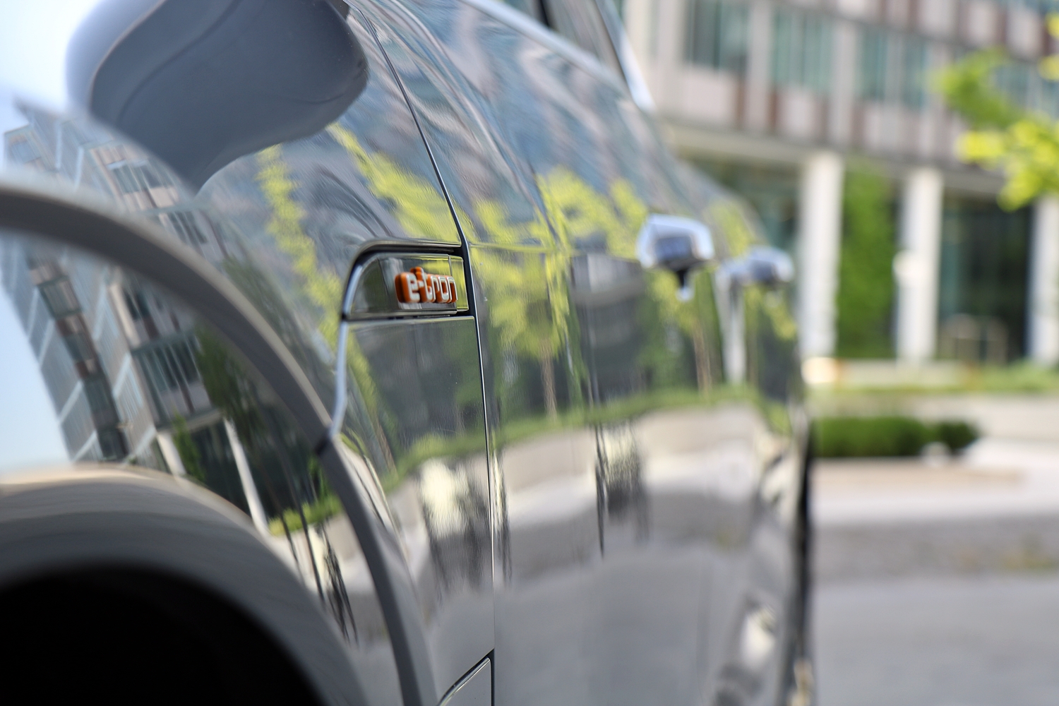 Válaszcsapás a Teslának – Teszten az Audi E-tron 55 quattro 10