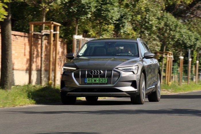 Válaszcsapás a Teslának – Teszten az Audi E-tron 55 quattro 100 Válaszcsapás a Teslának – Teszten az Audi E-tron 55 quattro 100