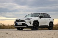 Érdekes RAV4 született a japán Toyota gyárban 1