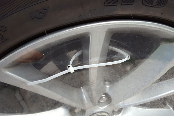 Meglepő módon védi Jaguarját egy pesti autós 4