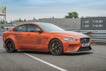 Megdöntötte saját nürburgringi rekordját a Jaguar