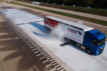 Még vonzóbbá tennék a kamionsofőrködést