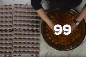 Ez a száz tojásból készült omlett még látványnak is durva