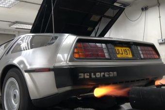Ez a szívültetésen átesett Delorean könnyen eléri a 88 mérföld/órát