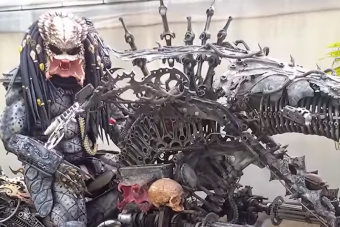 Ez nem motor, ez egy guruló földönkívüli szörny egyenesen a mozivászonról