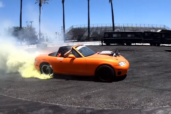 Végre valaki belegyűrt egy Mazda MX-5-be egy Hellcat blokkot