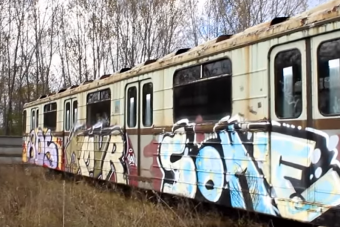 Ezek az elhagyott magyar metrókocsik a nagy filmszerepre várnak