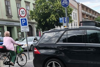 Bámulatos parkolás Budapesten, megérdemli a vastapsot