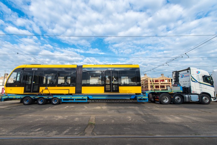 Megérkezett Budapest első új szuperhosszú villamosa 1