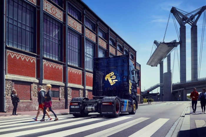 Mindössze 125 darab készül ebből a nyergesből 8