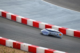 Kipróbáltuk a világ egyik leglaposabb autóját