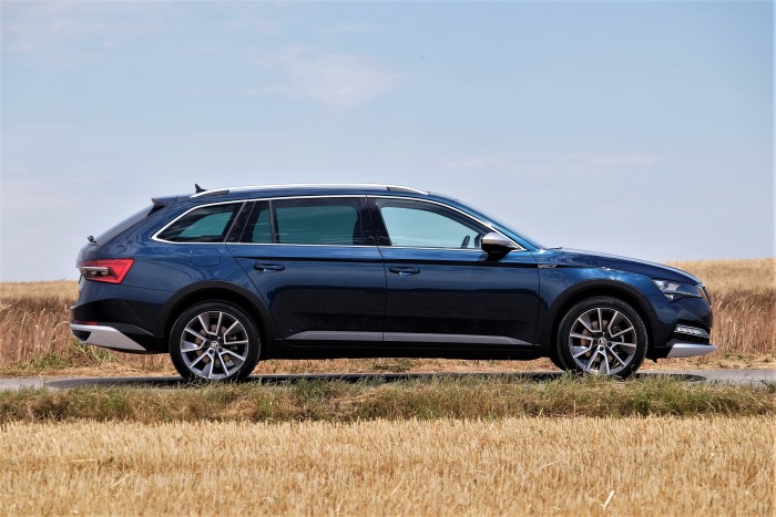 Már terepes változatban is kapható a megújult Škoda Superb 10 | Vezess Már terepes változatban is kapható a megújult Škoda Superb 10