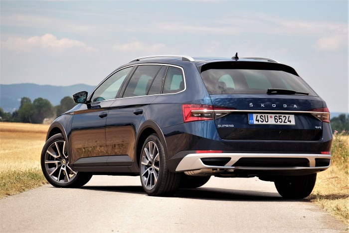 Már terepes változatban is kapható a megújult Škoda Superb 7 | Vezess Már terepes változatban is kapható a megújult Škoda Superb 7