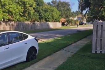 Áramot lopott egy lemerült villanyautós