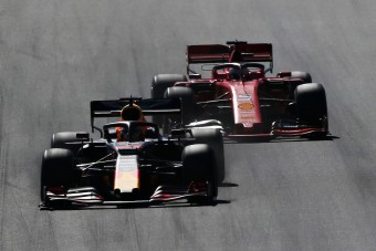 F1: Verstappennek hálás Leclerc - videó